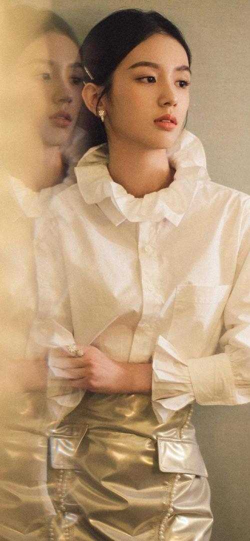 穿到宠文结局后，娘娘她勾引上位小说