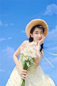穿到宠文结局后，娘娘她勾引上位异常火爆