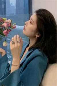 穿进高武世界，开局傍上女帝精品文