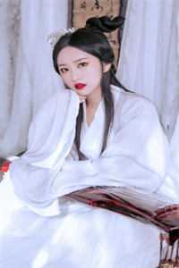 双穿门：丧尸肚子里有黄金？在线看