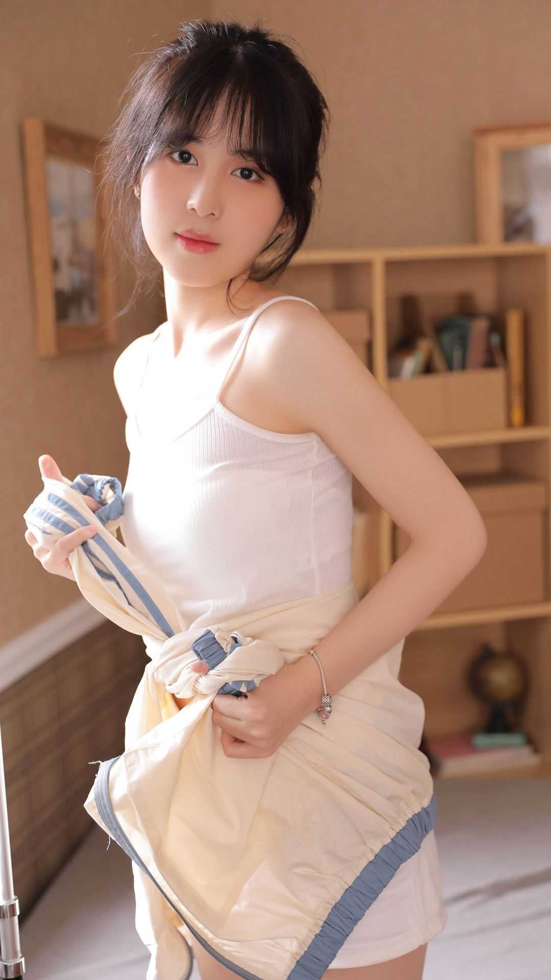 细雨洇湿青衫精彩