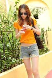 他从黑暗来，却为我照亮世界全本