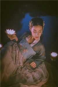 秋水拂过你眉眼推荐