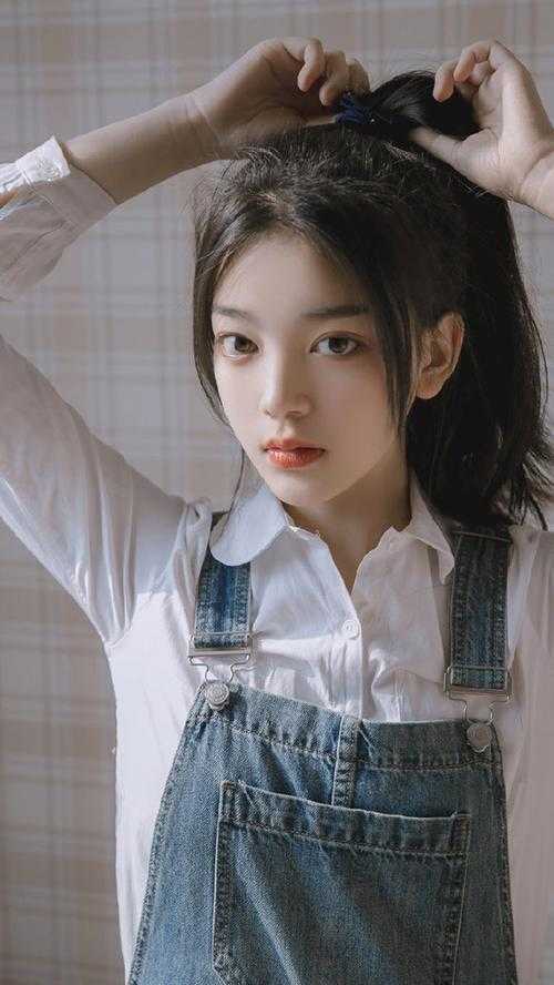 逃出囚笼归来，她将世子踢下神坛萧煜苏微雨完结文