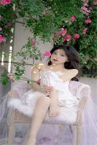 逃出囚笼归来，她将世子踢下神坛完结txt