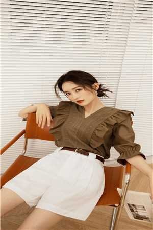 逃出囚笼归来，她将世子踢下神坛精品篇