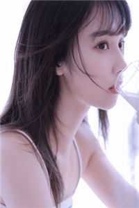 她曾把光藏入怀列表